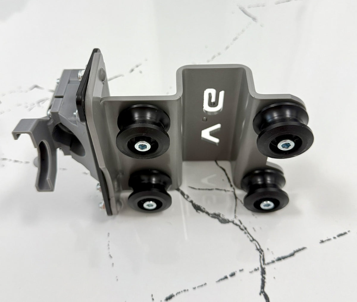 Straight cut carriage for Pomagator engraver on Raimondi Raizor system with original rollers