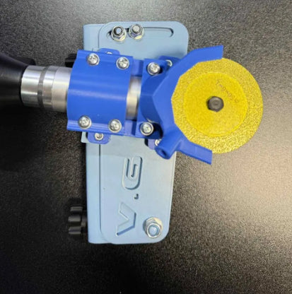 Attachment on carriage for straight cut for Pomagator engraver on Sigma Kera-Cut system