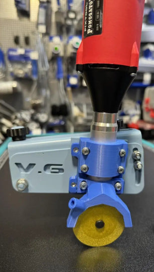 Attachment on carriage for straight cut for Pomagator engraver on Sigma Kera-Cut system