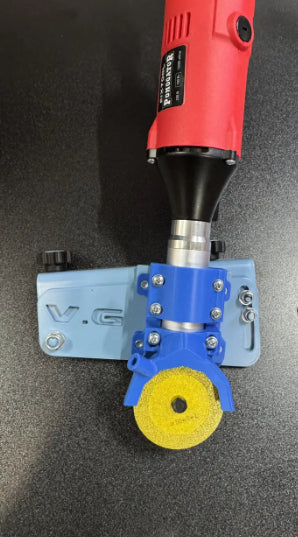 Attachment on carriage for straight cut for Pomagator engraver on Sigma Kera-Cut system